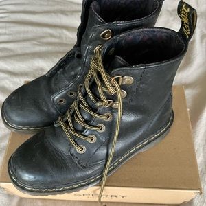 Women’s Doc Martens Size 6